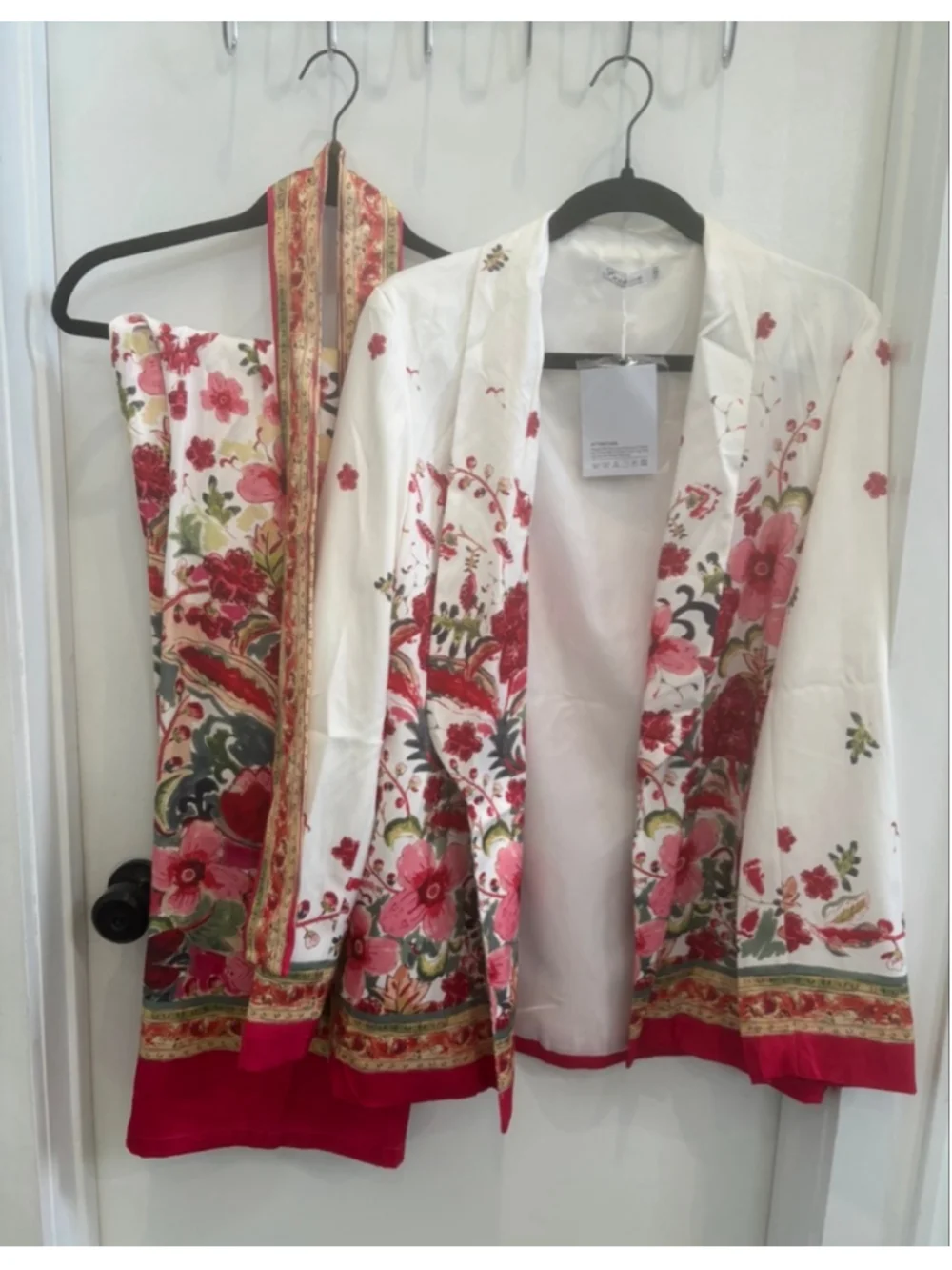 Two piece set floral size small - Picture 3 of 3